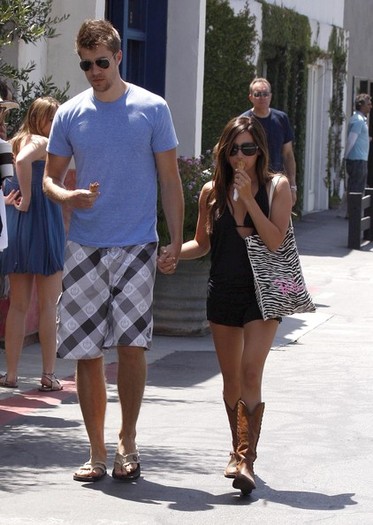 Ashley+Tisdale+Scott+Speer+Getting+Ice+Cream+SAwBVF3khrvl - Ashley Tisdale