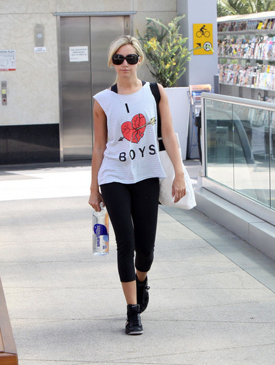 Hellcat+Ashley+Tisdale+Leaving+Gym+West+Hollywood+h_6gsZ0eo4sl