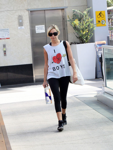Hellcat+Ashley+Tisdale+Leaving+Gym+West+Hollywood+SwaLfjqGMPPl