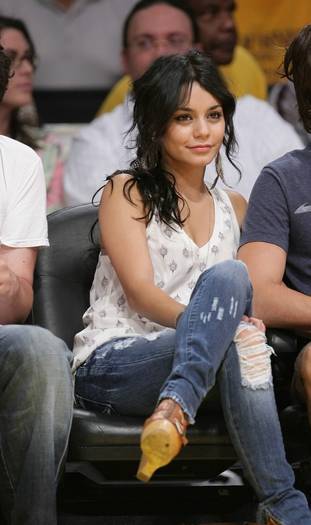 RIPWECLRZBLKBKOSCVG - Vanessa Hudgens