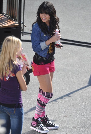 vanessa_hudgens_in_red_shorts_008