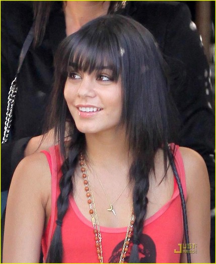 vanessa-hudgens-cecconis-073