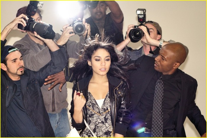 vanessahudgenseckounlimgc7 - Vanessa Hudgens
