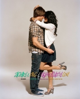 Zac-Vanessa-zac-efron-7893116-324-400 - Vanessa si Zac 4ever