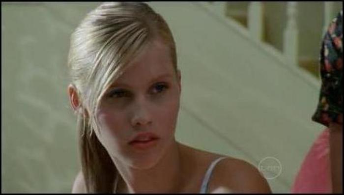 LYOOOHFJMZODEZWQGPF - Claire Holt