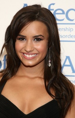 demi-lovato-695798l-poza