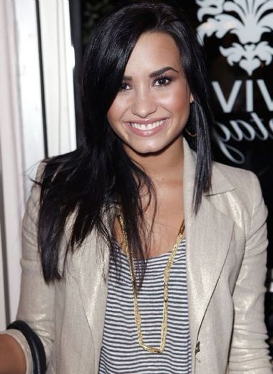 n47926y186m24n96 - Alte Poze DeMi LoVaTo