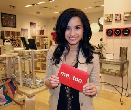 x4qr3wgwg1l8rqw8 - Alte Poze DeMi LoVaTo