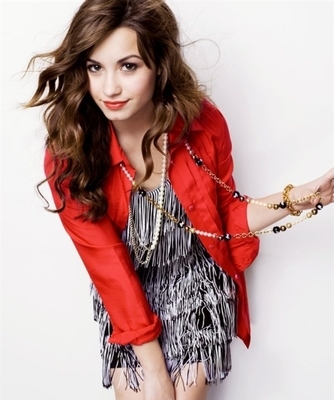 DisneyChannelMag001 - Club Demi Lovato