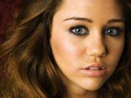 ECKQFUXDBCEMMMQWQVQ - Miley Cyrus