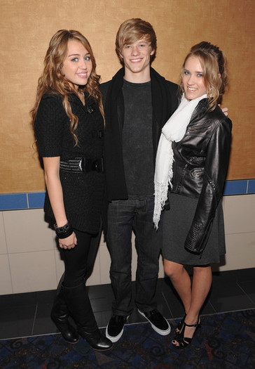 JustJaredJr+com+Screening+Hannah+Montana+Movie+3mHaWGvPGLsl - Miley Cyrus si Emily Osment