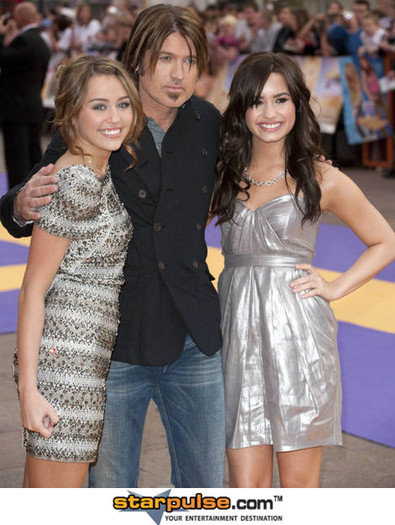 Miley and Billy Ray Cyrus and Demi Lovat-SPX-029261 - Miley si Billy Ray Cyrus