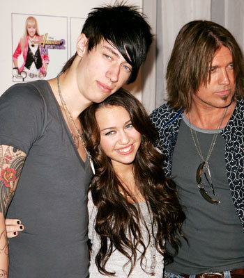 Miley-Cyrus-with-her-father-and-a-boy-miley-cyrus-and-ashley-tisdale-2663392-350-400