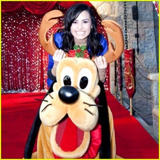demi-lovato-disneyland-wonderful-time - album pentru prietena mea parisjessy