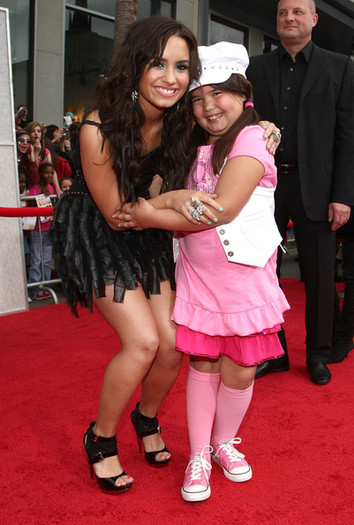 Premiere Walt Disney Pictures Hannah Montana LXsOk5A7IJ-l - album pentru prietena mea parisjessy