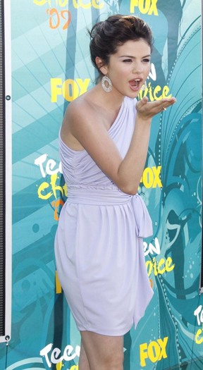 selena-gomez-2009-teen-choice-awards-photos - Selena Gomez