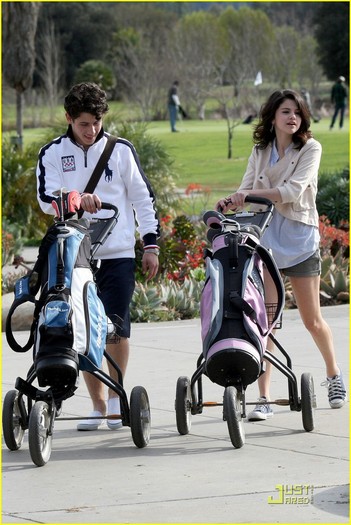 selena-gomez-nick-jonas-golfing-02 - Selena Gomez