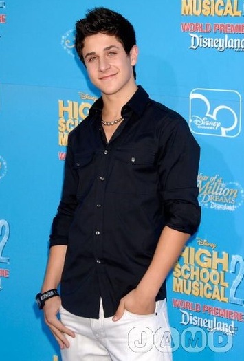 DavidHenrie12 - David Henrie