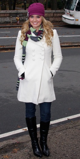 40532_Tiffany_Thornton_Macy3s_Thanksgiving_Day_Parade_Manhattan_261109_001_122_447lo - Tiffany Thornton