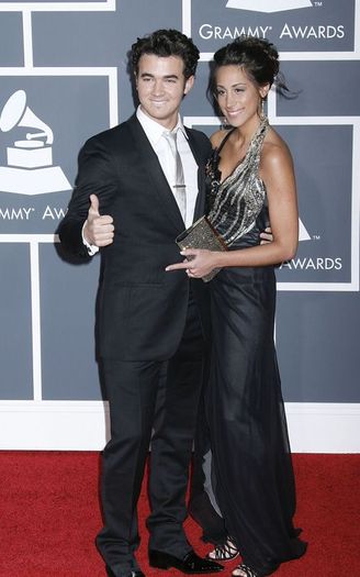 premiile-grammy-2010-lista-completa-a-castigatorilor-si-super-galerie-foto_45 - Jonas Brothers