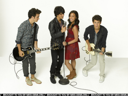 normal_miss_demi_org_promocamp_(12) - Camp Rock 2