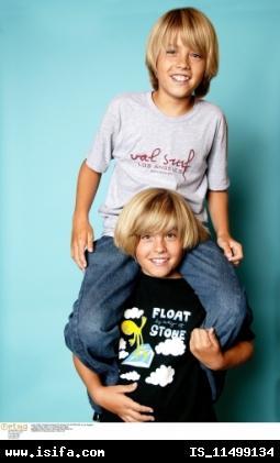 5258_dylan%20gave%20cole%20a%20piggy%20back%20ride