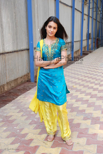 Aneesha Kapoor at the location of Dahej Serial on 9Xon March 13th 2008(9)