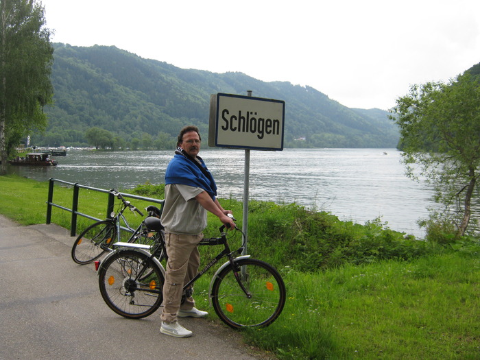 plimbare cu bicicleta; locul unde dunarea se intoarce cu 180 degrade -austria
