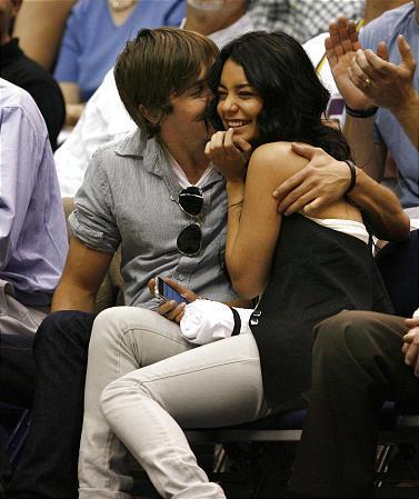 a-zanessa-smooch - Vanessa Hudgens and Zac Efron