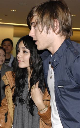 DIPULBAZPPWAZSLKLNH - Vanessa Hudgens and Zac Efron