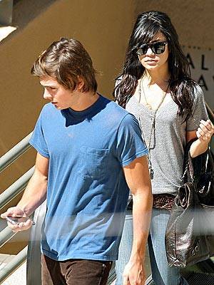 HRMDQRTYHGIMYXPPVLD - Vanessa Hudgens and Zac Efron