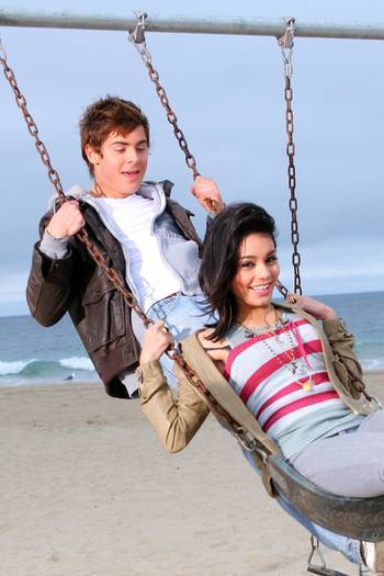 IYXHGVROIIACFMKVRKQ - Vanessa Hudgens and Zac Efron