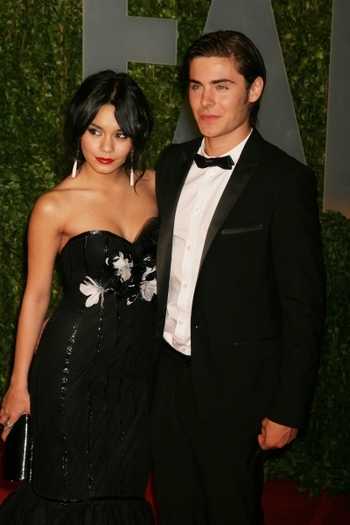 zac-efron-and-vanessa-hudgens-engaged-3