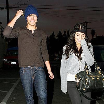 ZUMEDSJRWUITSIETEVZ - Vanessa Hudgens and Zac Efron