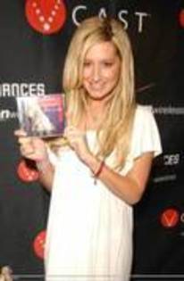 NDVDMKSBDKIZKCNFQWX - albumele lui ashley tisdale