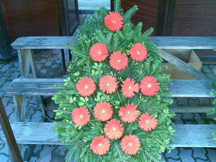 coroana naturala, gerbera - coroane funerare artificiale si naturale