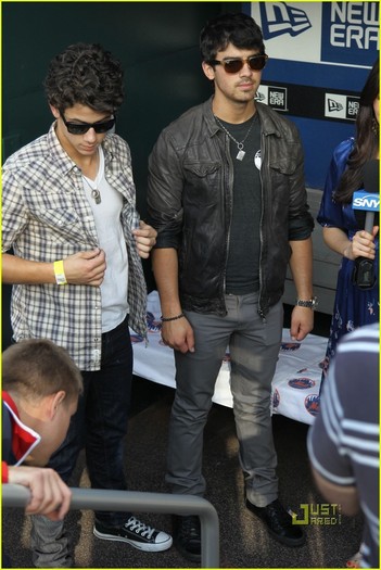 Nick-Jonas-nick-jonas-12429584-817-1222 - AT the game