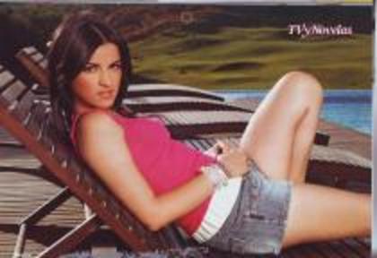 AGJCEYSHZAVBRDCTJYC - maite peroni