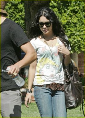 normal_vanessa-hudgens-jem-10
