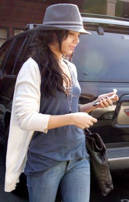 normal_vanessa-hudgens-wellness-1023-3