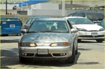 normal_zanessa-out-and-about-08