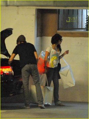 normal_zanessa-truly-outrageous-03