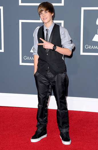 Justin_Bieber_at_the_52nd_Grammy_Awards - JUSTIN BIEBER