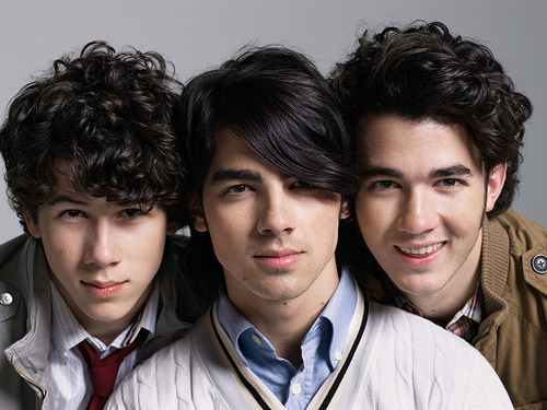 3241825433_370c3d7579 - Jonas Brothers