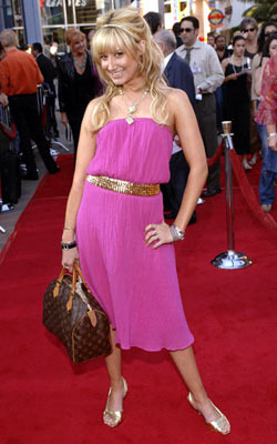 1386_Ashley Tisdale pink - club ashley tisdale