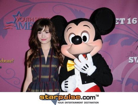 Demi Lovato and Mickey Mouse-BBC-000571 - album pentru ghicestesialege