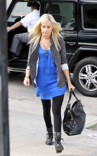 ashley-tisdale-011210-11