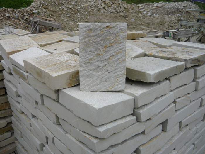 piatra regulata si cioplita asezata la m 2