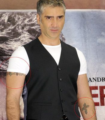 Alejandro Fernandez - Vezi ce tatuaje au vedetele latino-americane