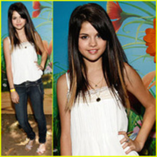 EHBHKHQRIEGQLBZLWVG - selena gomez